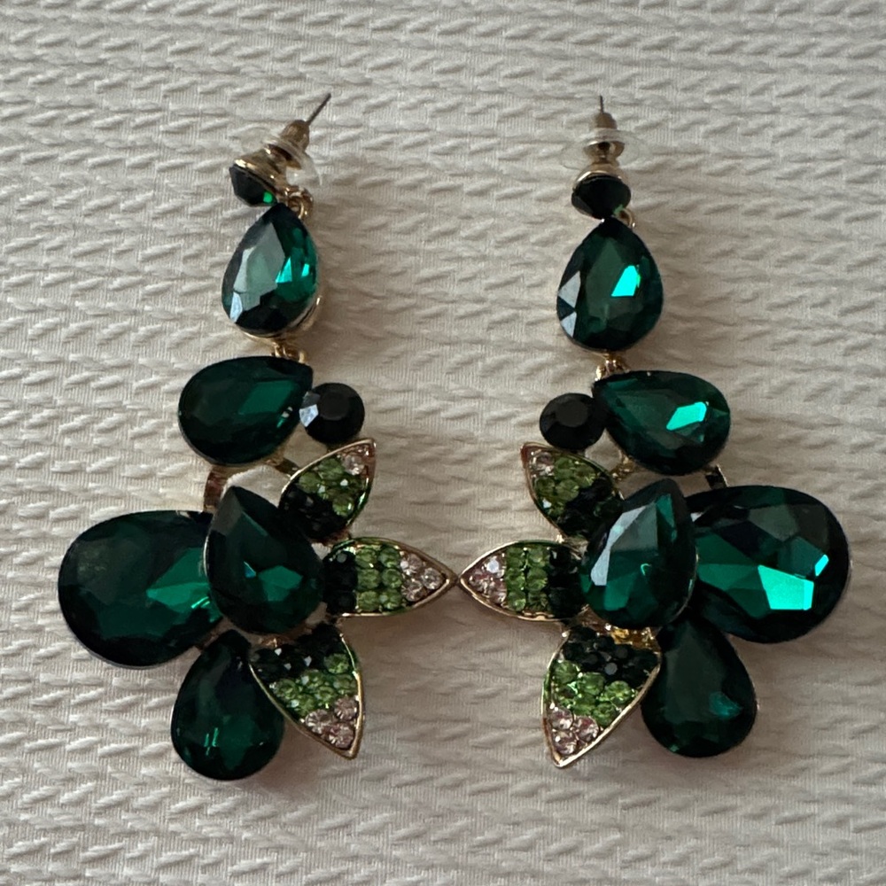 Emerald Green and Gold Chandelier Dangle Earrings